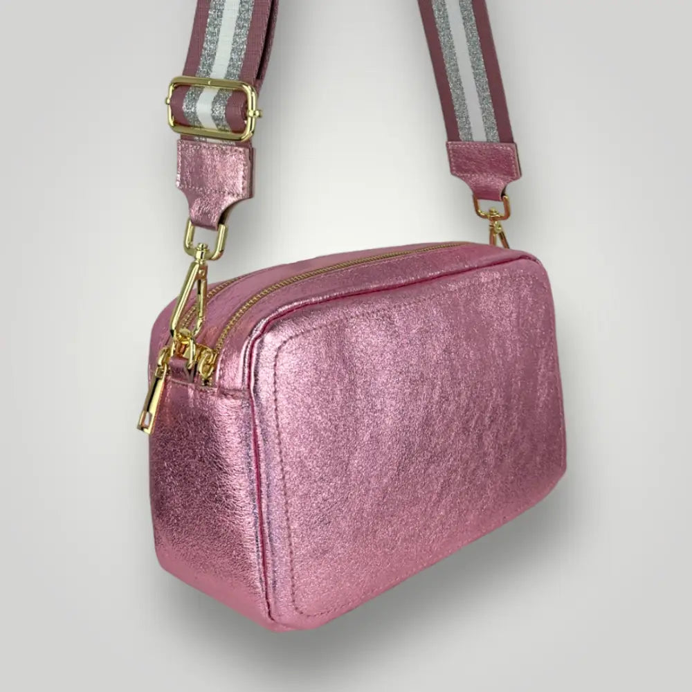 CASSIOPEA - BORSA A TRACOLLA IN VERA PELLE - ROSA METALLIZZATO VISTA 3/4 CON TRACOLLA MULTICOLOR